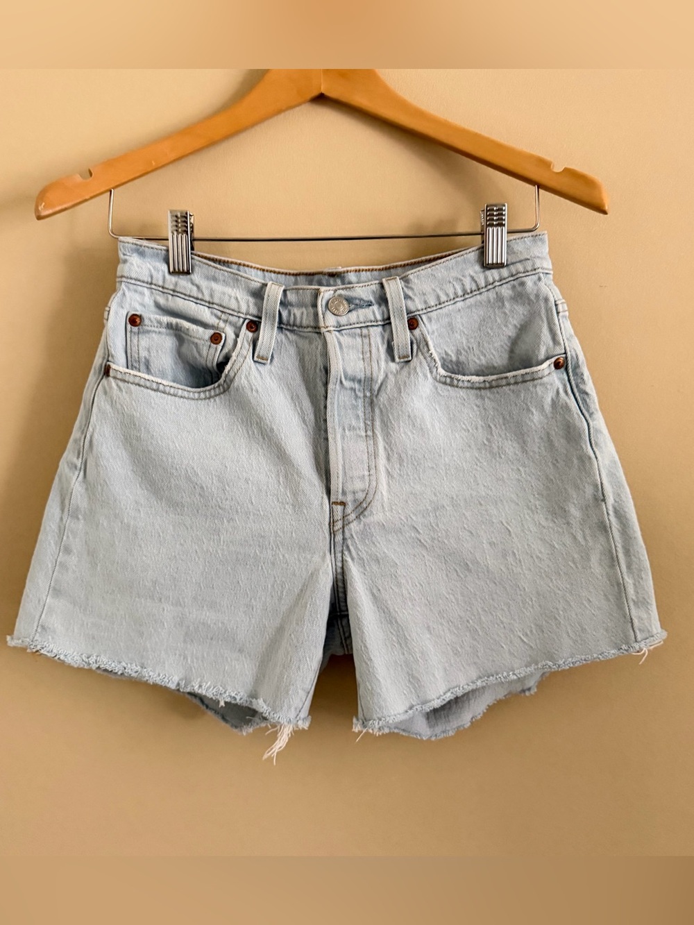 Levi’s Premium Light Blue 501 Mid Thigh Shorts 4” Women’s 27
